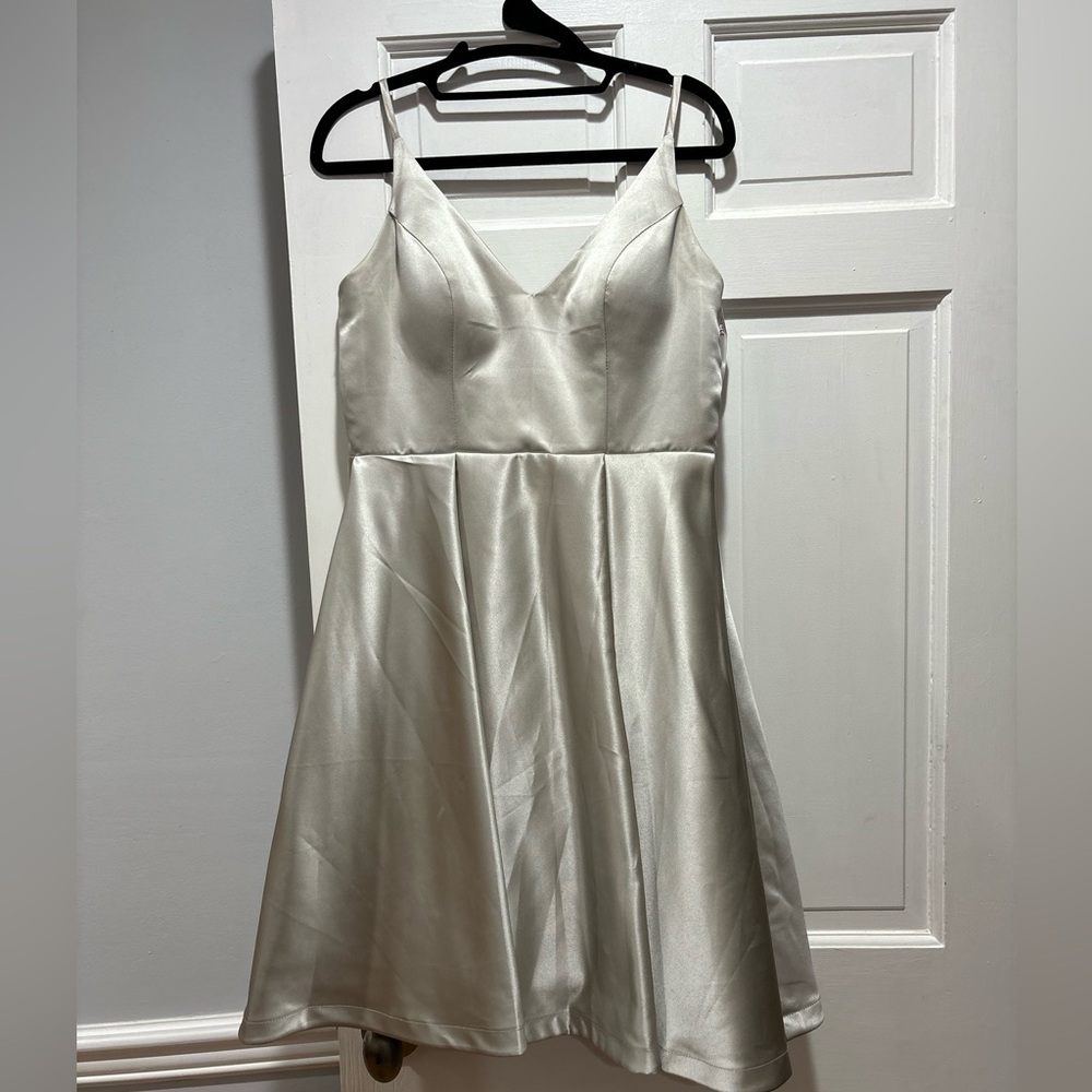 GREY FORMAL DRESS ONLY WORN ONCE! SIZE M